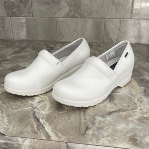 Cherokee workwear clogs